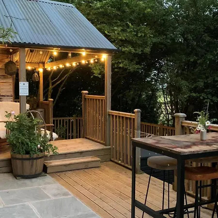 בית נופש The Hut At Rawsons - Unique Woodland Glamping Levens