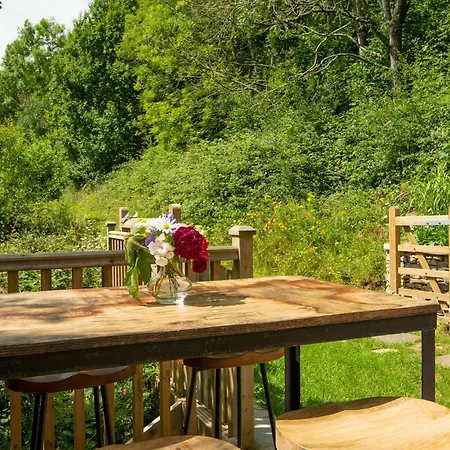 펜션 The Hut At Rawsons - Unique Woodland Glamping Levens