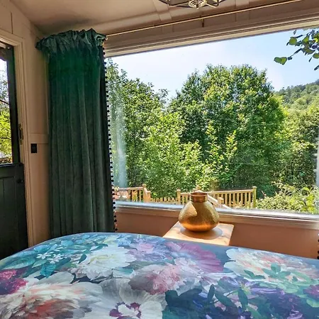 The Hut At Rawsons - Unique Woodland Glamping Prázdninový dům Levens