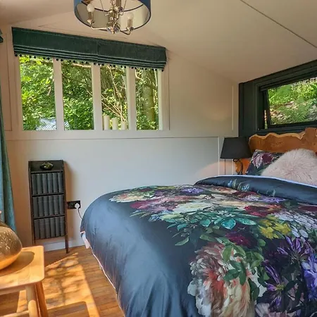 펜션 The Hut At Rawsons - Unique Woodland Glamping Levens
